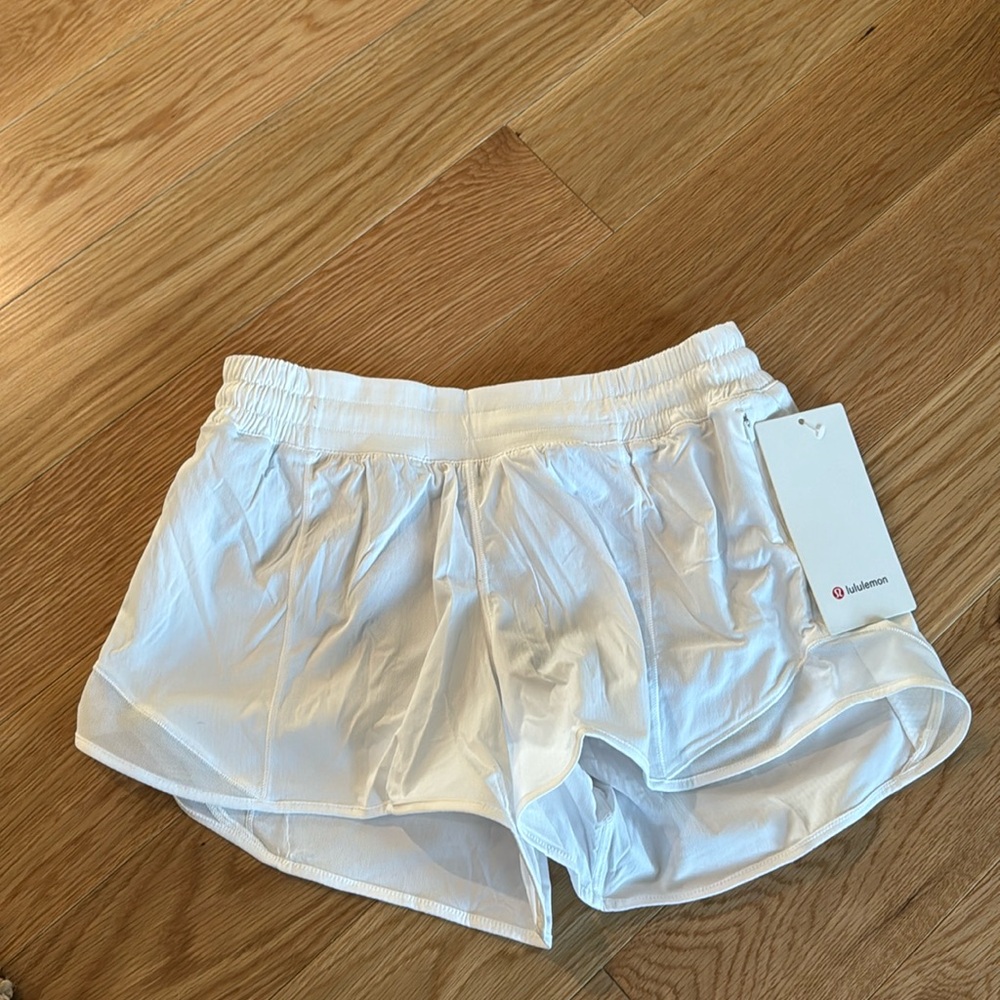 Lululemon Hotty Hot Low Rise Short 4” Lined